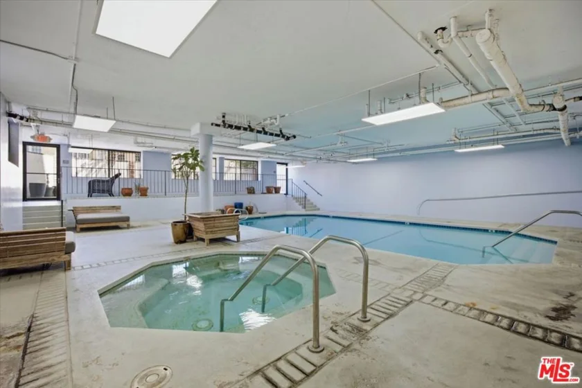 1271 Granville Avenue #402 photo 35