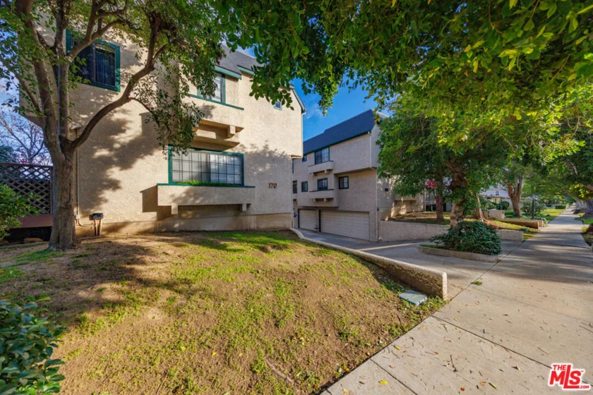 170 N Sierra Bonita Avenue #4 photo 37