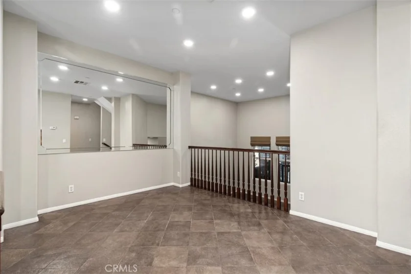 2056 Owens photo 18