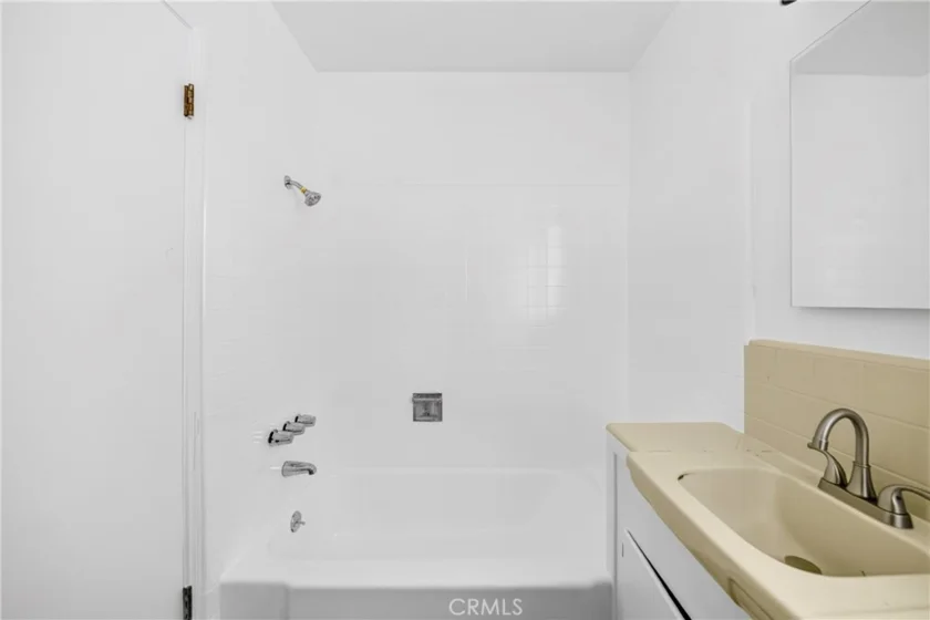 728 Cedar photo 23