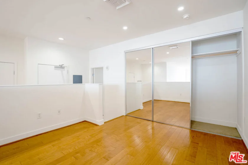 3810 Wilshire Boulevard #1911 photo 35