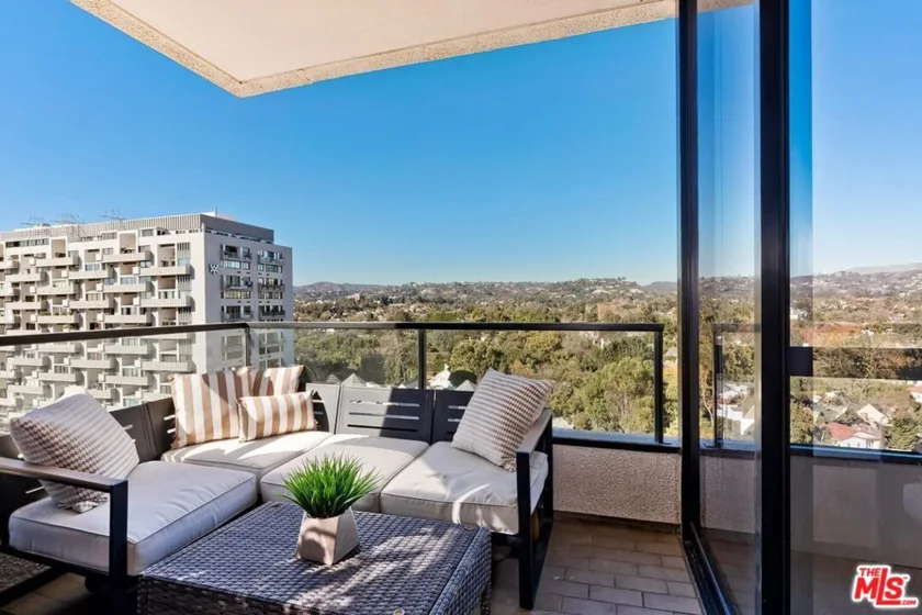 10350 Wilshire Boulevard #1102 photo 5