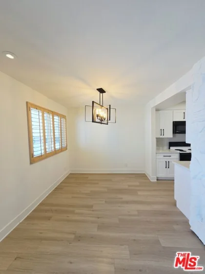 1262 S Barrington Avenue #204 photo 3