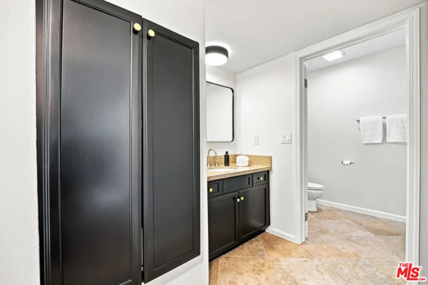 7320 Hawthorn Avenue #425 photo 34
