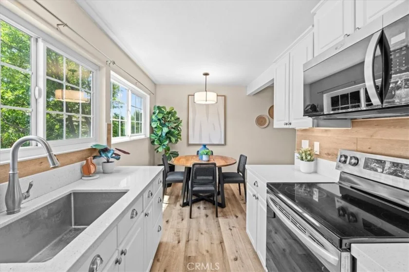 208 Springview photo 12