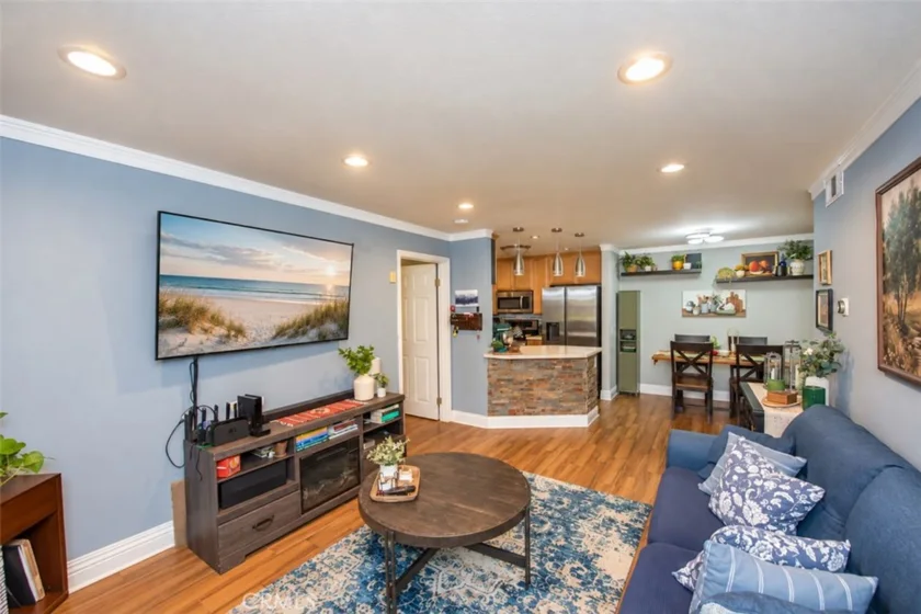 2375 Del Mar Way #101 photo 11
