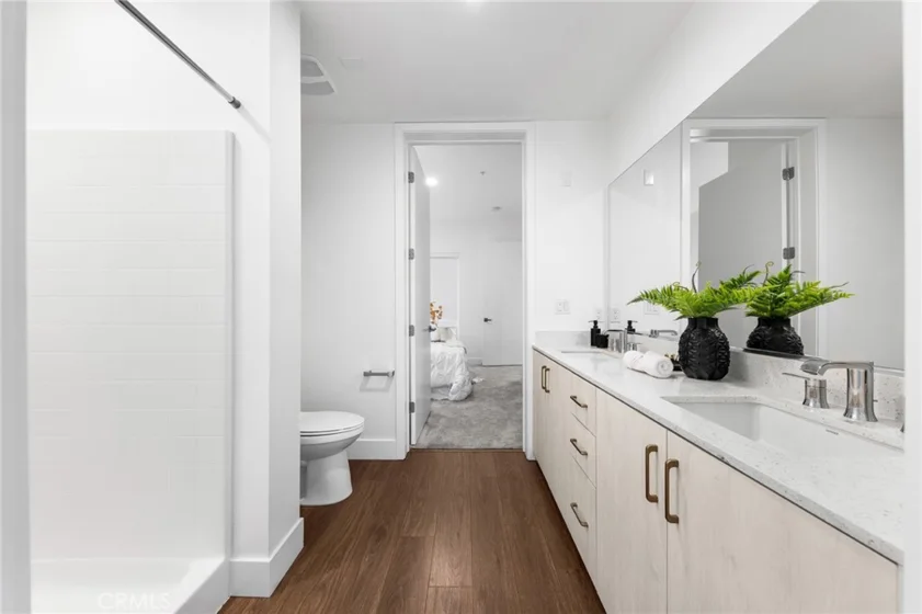 709 E Walnut Street #214 photo 11