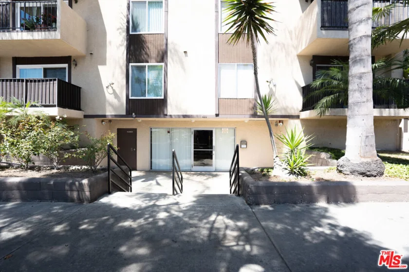 433 S Manhattan Place #108 photo 24