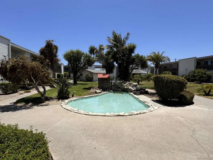 285 Moss Street #15 photo 1