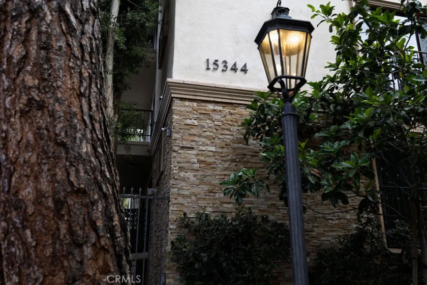 15344 Weddington Street #104 photo 17