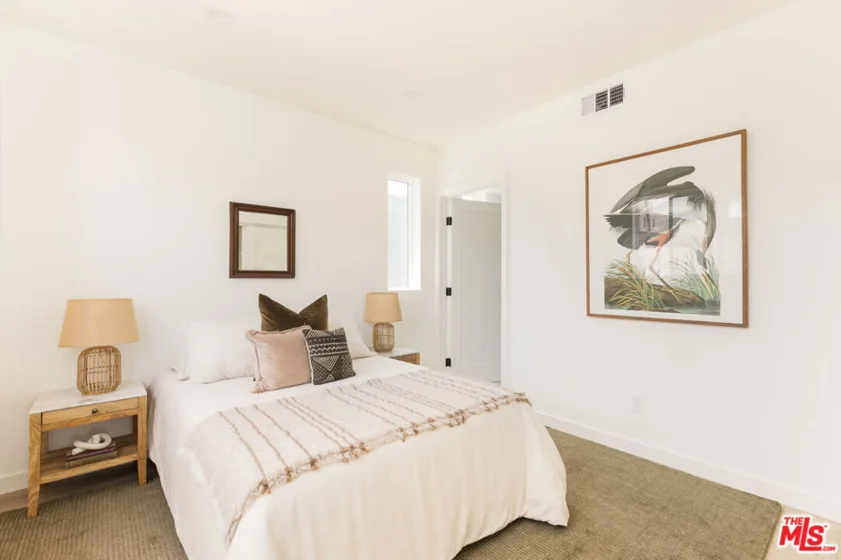 1233 N June Street photo 10
