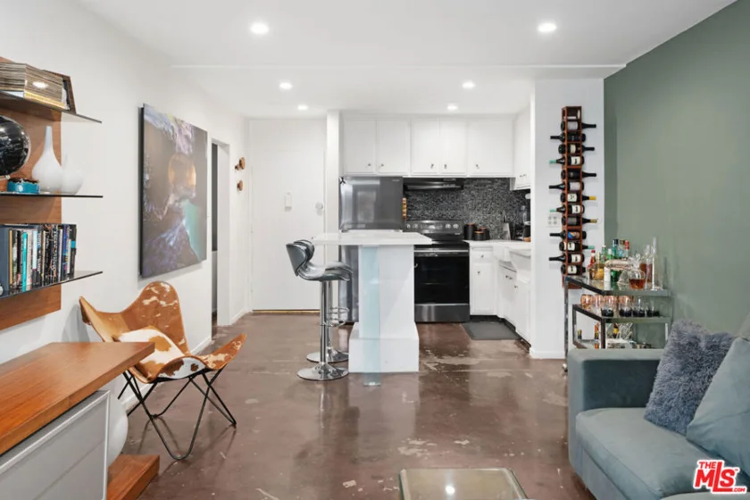 320 S Gramercy Place #108 photo 1