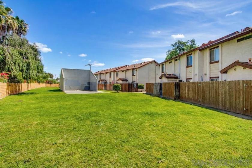 5130 N River Road #Unit B photo 44