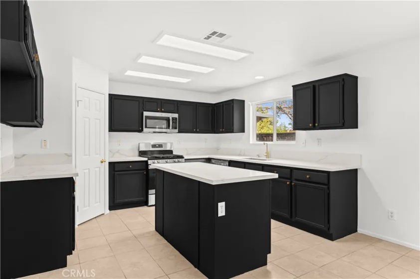 38354 Falcon Court photo 13