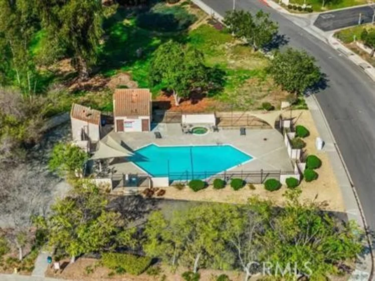 2055 Earl Glen photo 41