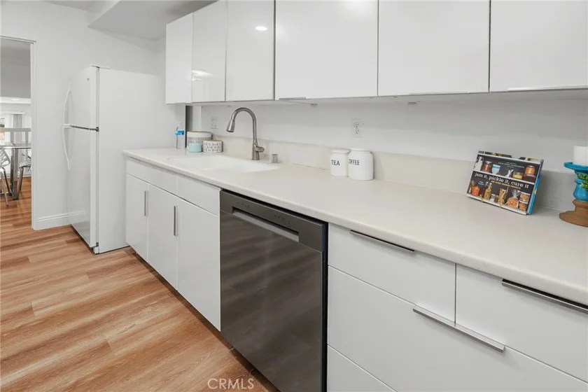 4738 La Villa Marina #H photo 3