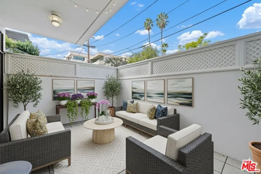 447 N Doheny Drive #102 photo 23