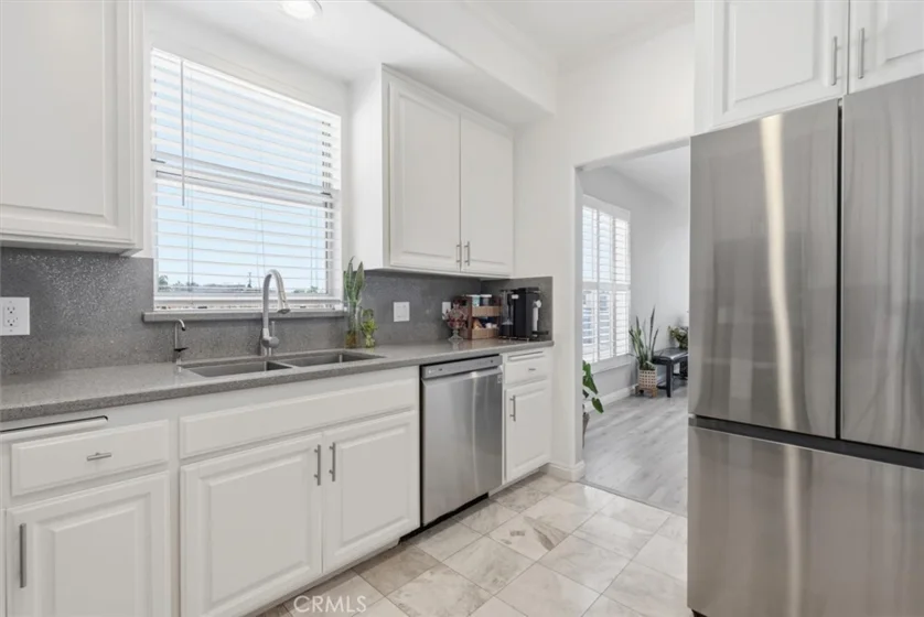 10790 Rose Avenue photo 23