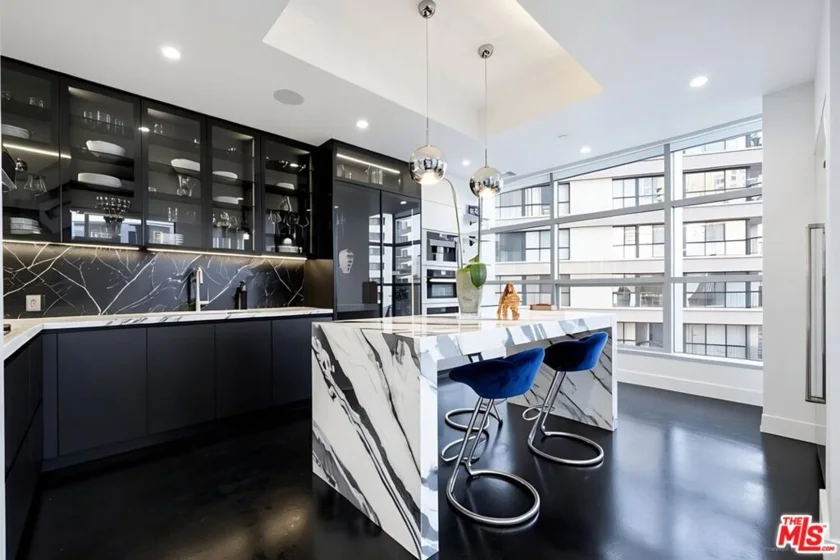 10776 Wilshire Boulevard #403 photo 6