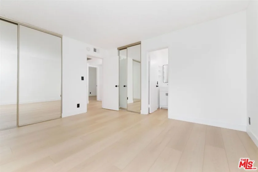 20134 Leadwell Street #334 photo 11