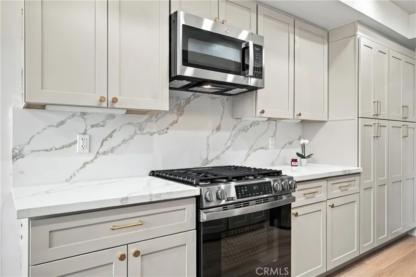 17140 Burbank #207 photo 11