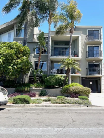 4528 Colbath Avenue #101 photo 1
