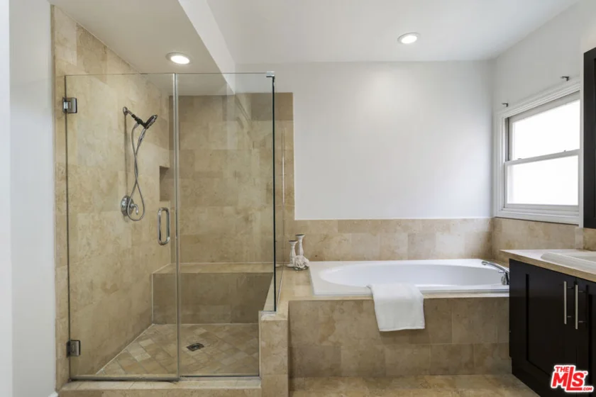 5057 Maplewood Avenue #202 photo 12