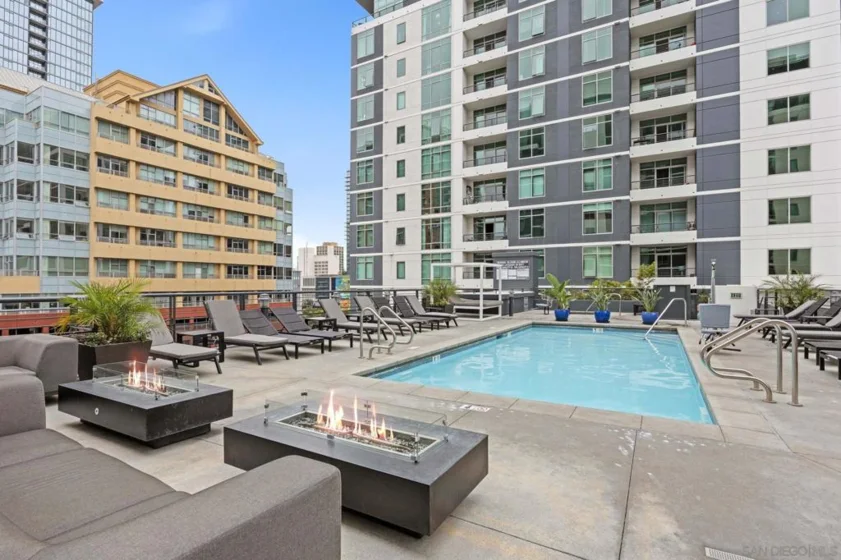 425 W Beech Street #327 photo 16