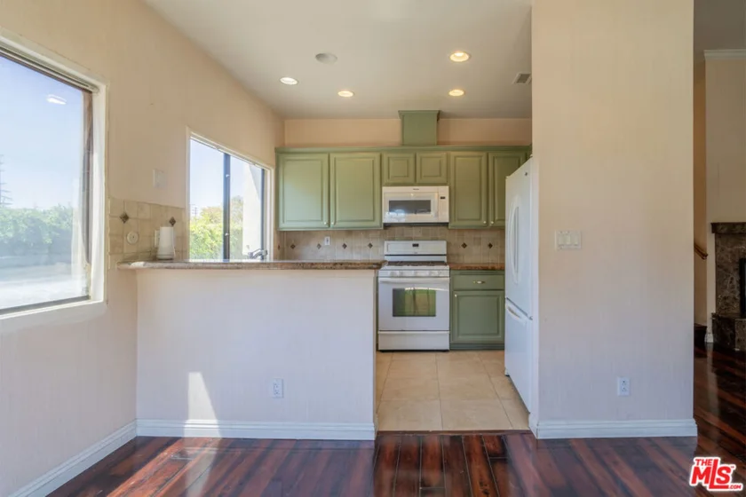 18445 Hatteras Street #504 photo 15