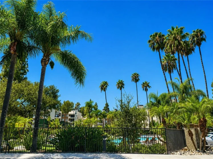 5535 Canoga #210 photo 10