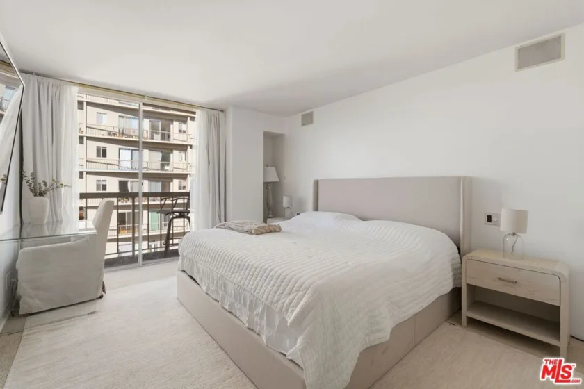 10751 Wilshire Boulevard #1206 photo 3