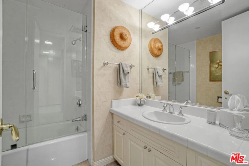 10551 Wilshire Boulevard #902 photo 30