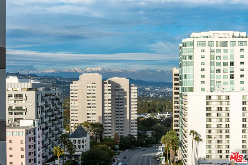 10445 Wilshire Boulevard #1905 photo 24