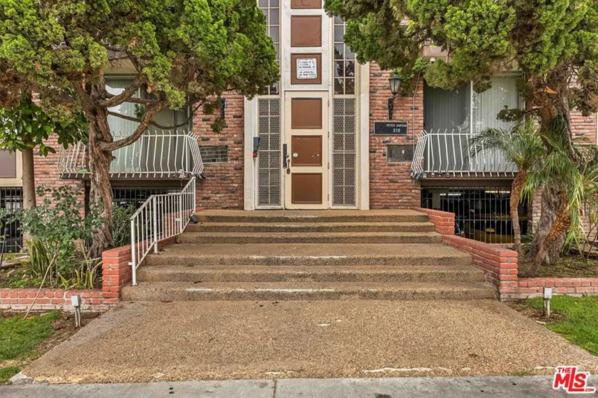 210 S La Fayette Park Place #314 photo 30