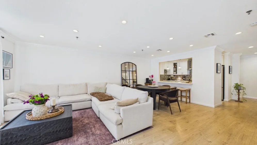735 W California #102 photo 3