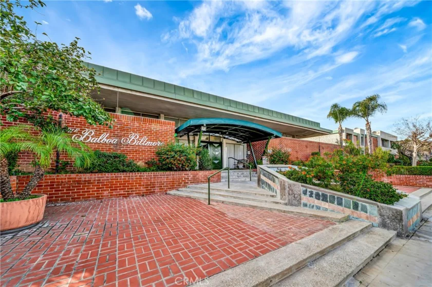 5301 Balboa Boulevard #J6 photo 1