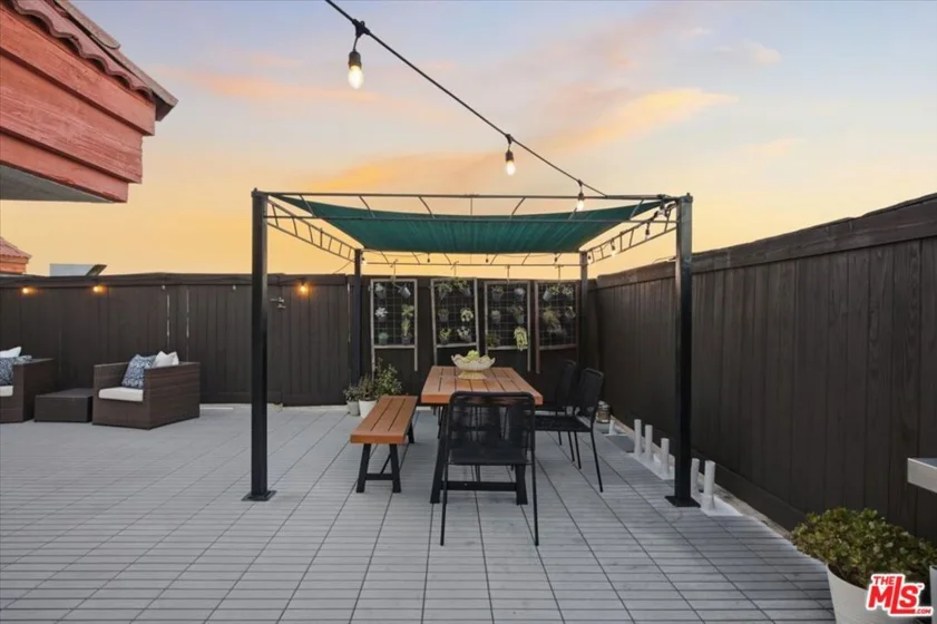 1271 Granville Avenue #402 photo 28