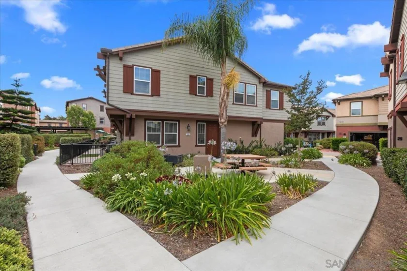 1541 Winter Lane #1 photo 2