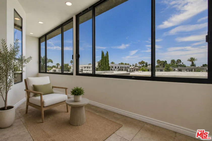 4443 Ventura Canyon Avenue #304 photo 9