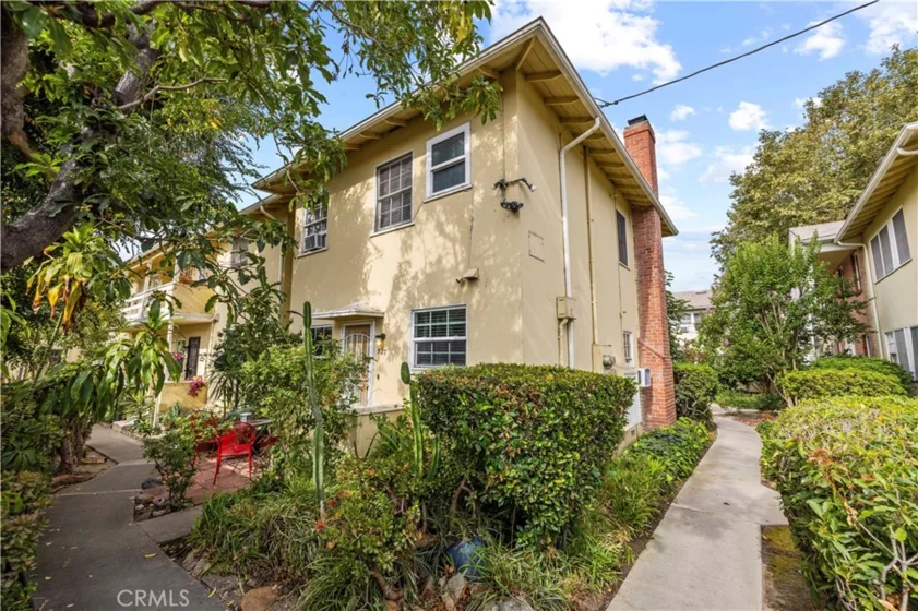 527 E Maple photo 30