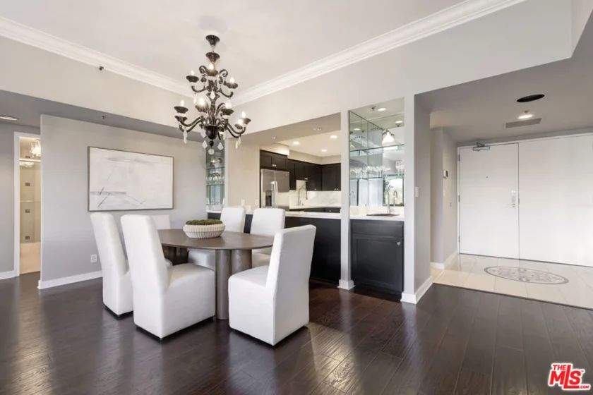 10445 Wilshire Boulevard #703 photo 4