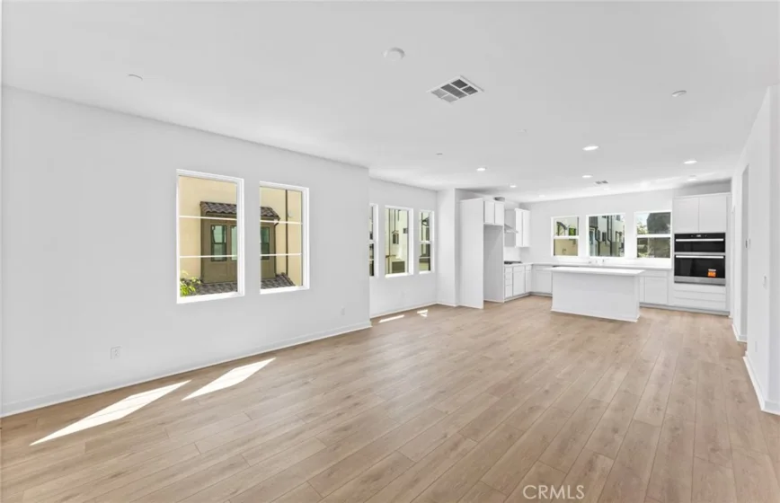 108 Pickwick Lane Court photo 9