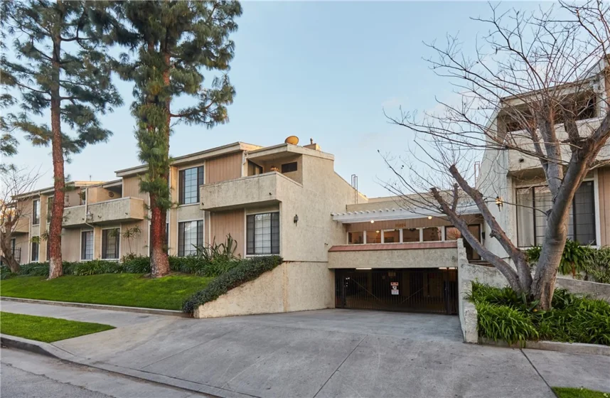 11834 Gilmore Street #11 photo 1
