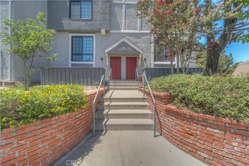 18100 Burbank #14 photo 2