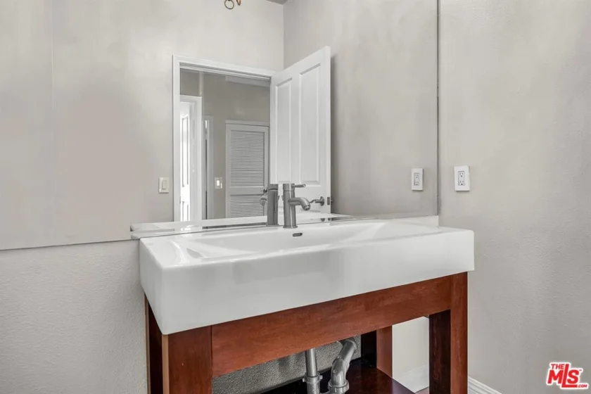 117 S Clark Drive #305 photo 9