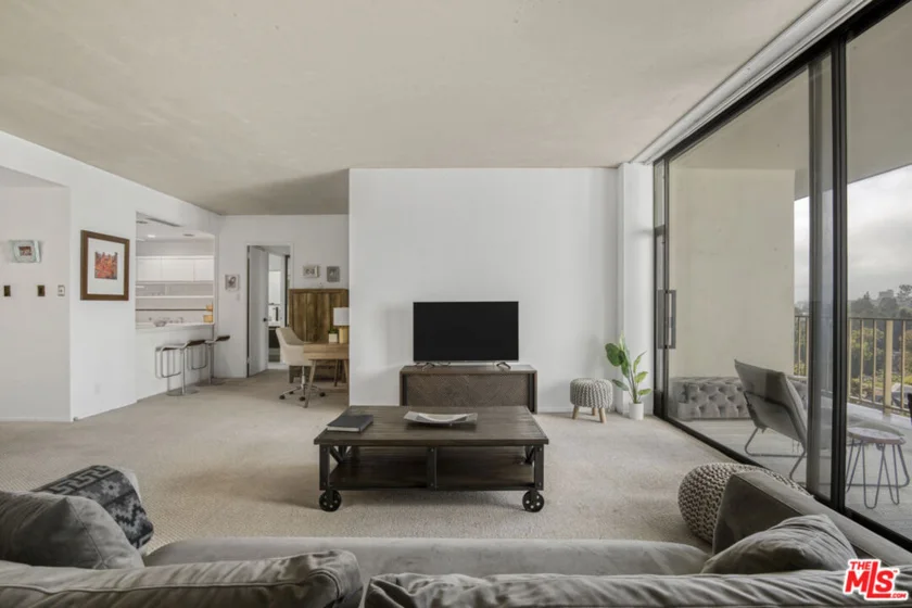 10433 Wilshire Boulevard #808 photo 6