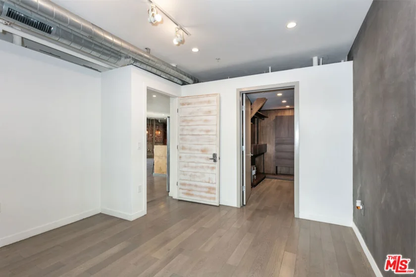 527 Molino Street #202 photo 3