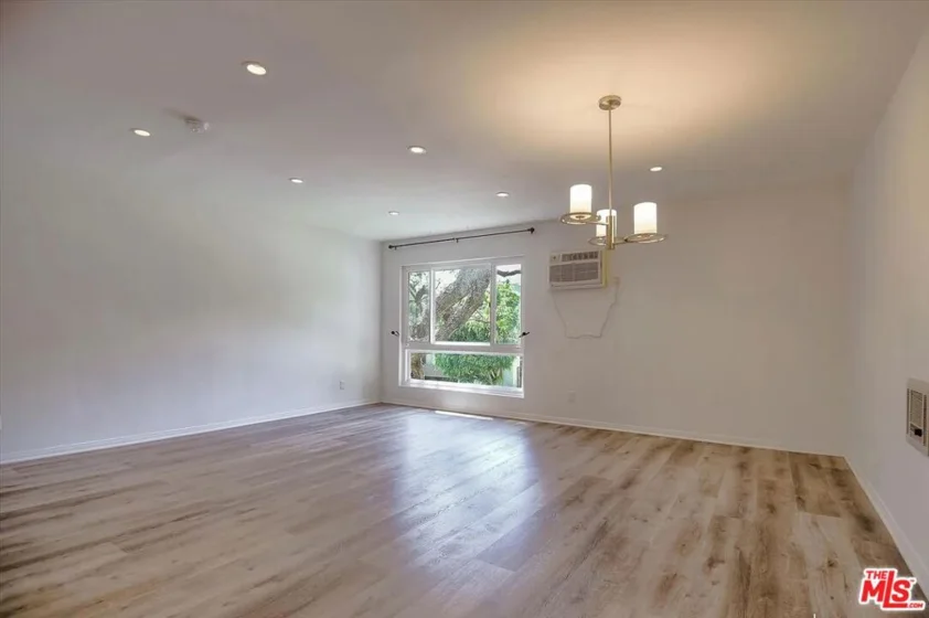 1222 N Olive Drive #209 photo 2