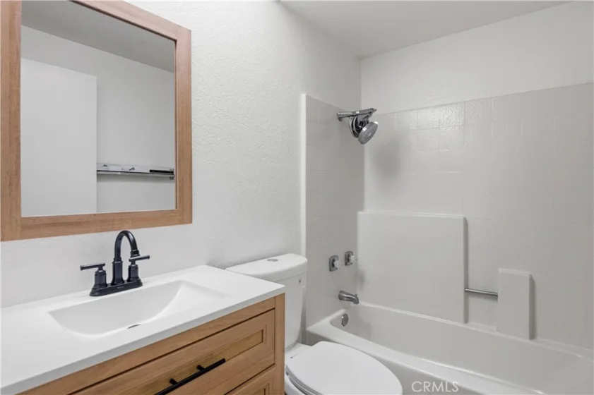 15 Elmbrook photo 8