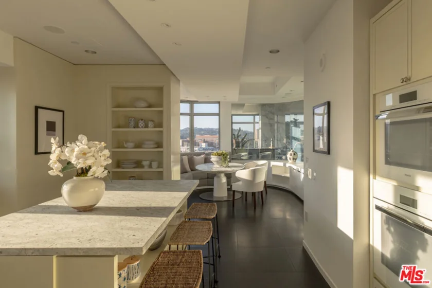 10800 Wilshire Boulevard #1501 photo 12